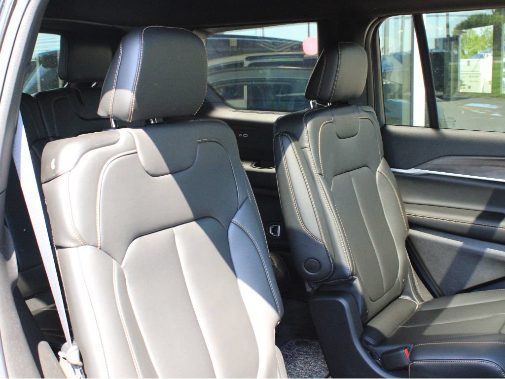 New 2026 Jeep Grand Cherokee L Limited AWD/4WD image 28
