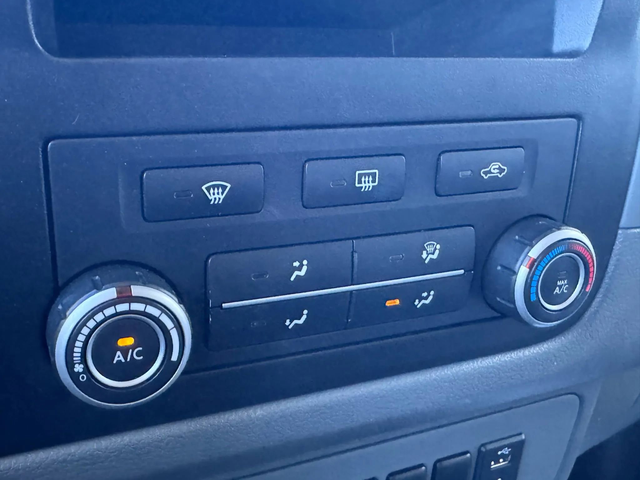 Used 2019 Nissan NV 3500 S image 26