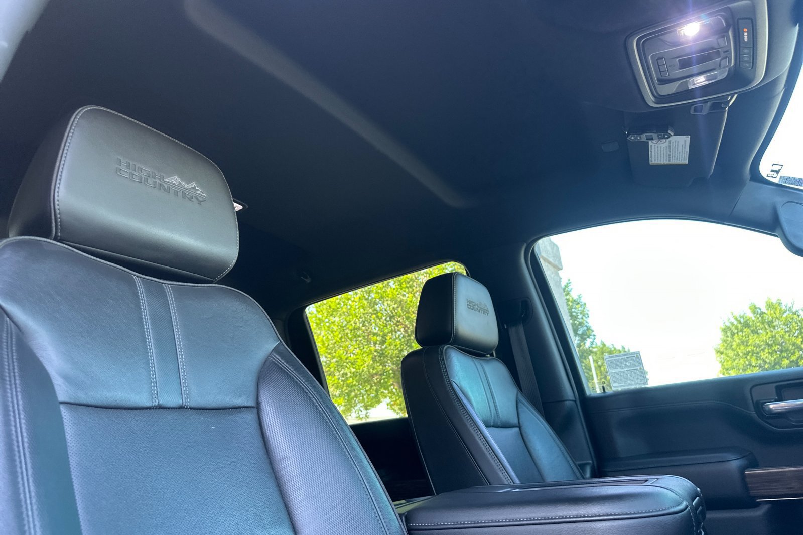Used 2020 Chevrolet Silverado 2500 High Country w/ Technology Package AWD/4WD image 16