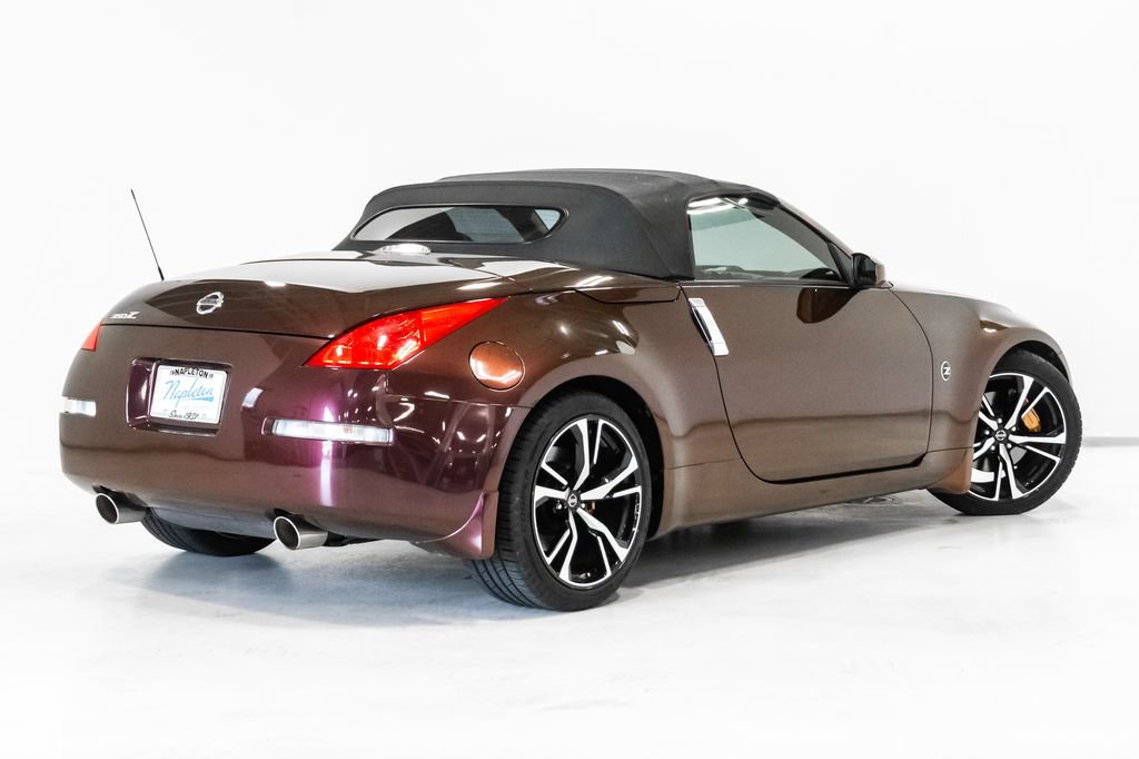 Used 2006 Nissan 350Z Grand Touring RWD image 25