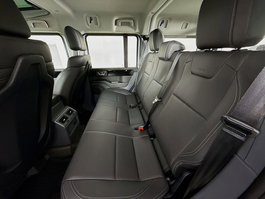 Used 2025 INEOS Grenadier Base image 23