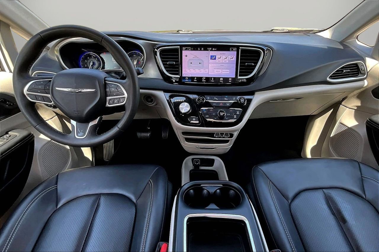 Certified 2024 Chrysler Pacifica Touring-L FWD image 14