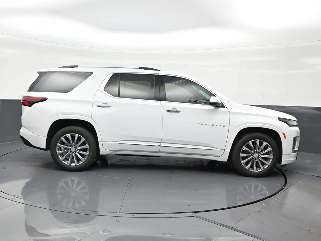 Used 2023 Chevrolet Traverse Premier FWD image 7