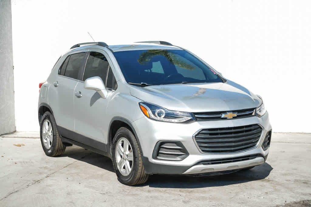 Used 2019 Chevrolet Trax LT w/ LT Convenience Package FWD image 3