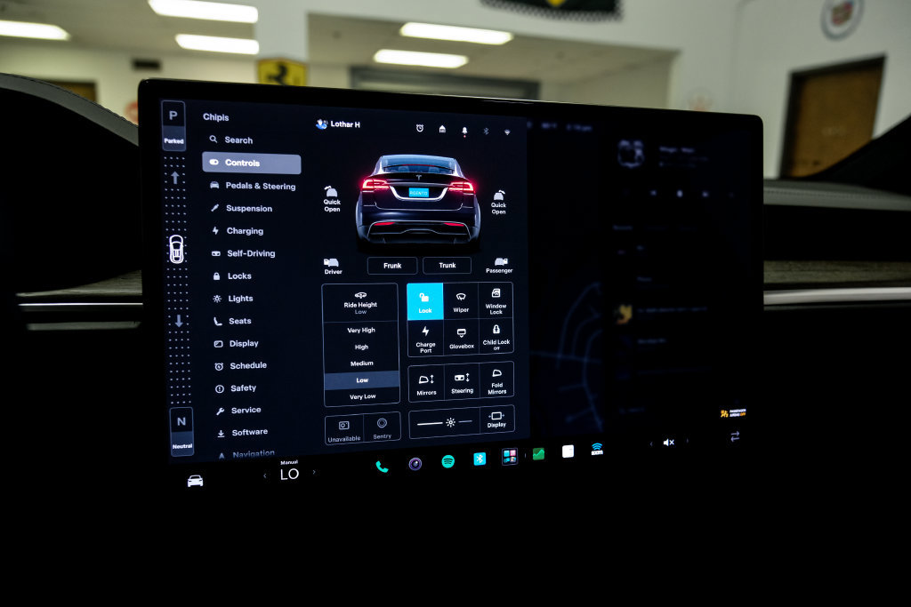 Used 2022 Tesla Model X AWD/4WD image 30