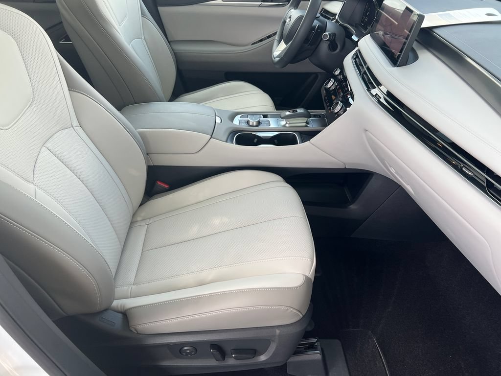Certified 2026 INFINITI QX60 Luxe w/ Cargo Package FWD image 13