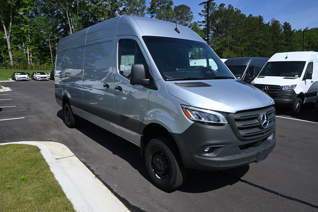 Used 2025 Mercedes-Benz Sprinter 2500 image 25