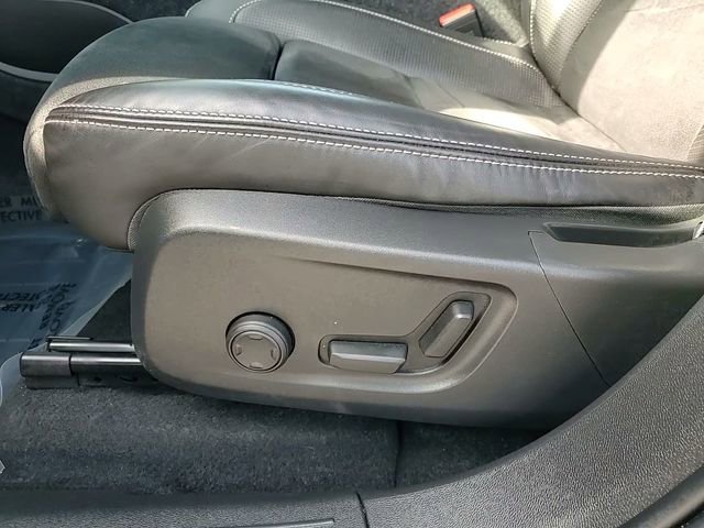 Used 2021 Volvo XC40 P8 Recharge w/ Advanced Package image 16