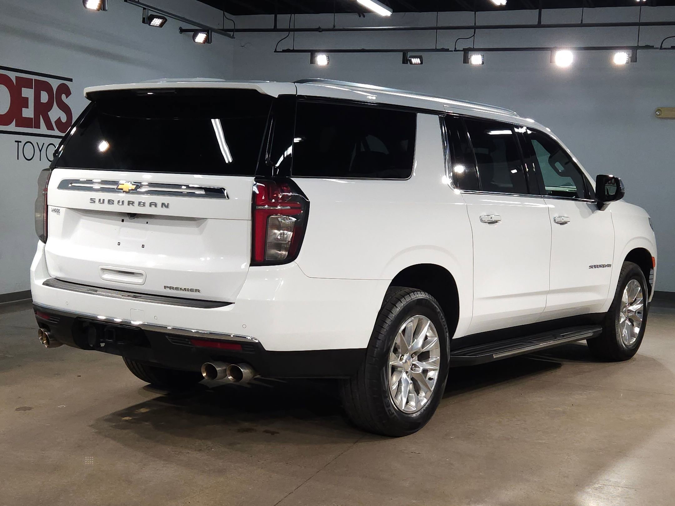 Used 2024 Chevrolet Suburban Premier image 7