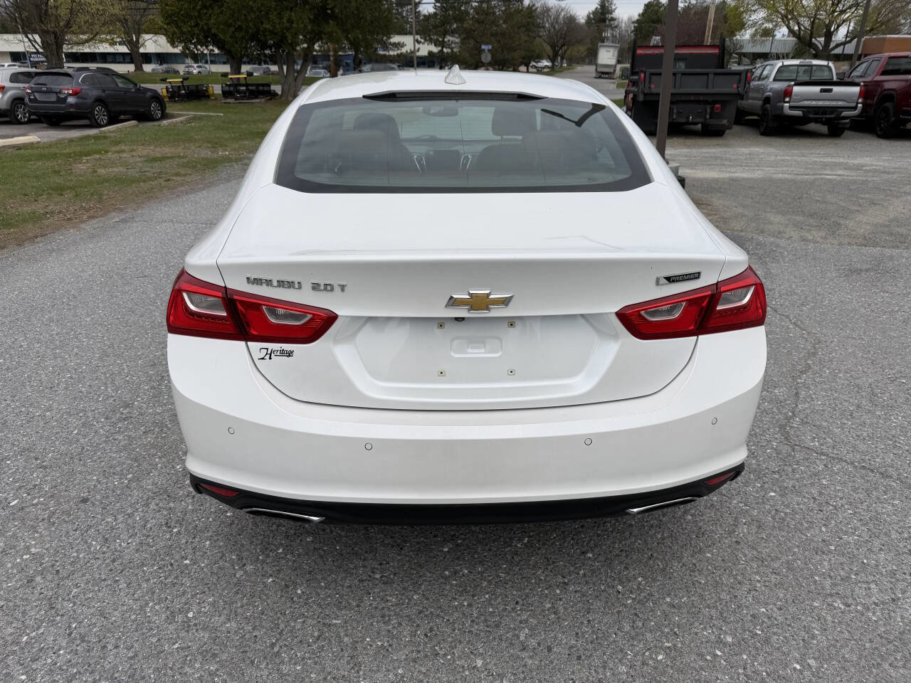 Used 2017 Chevrolet Malibu Premier w/ Driver Confidence Package FWD image 4