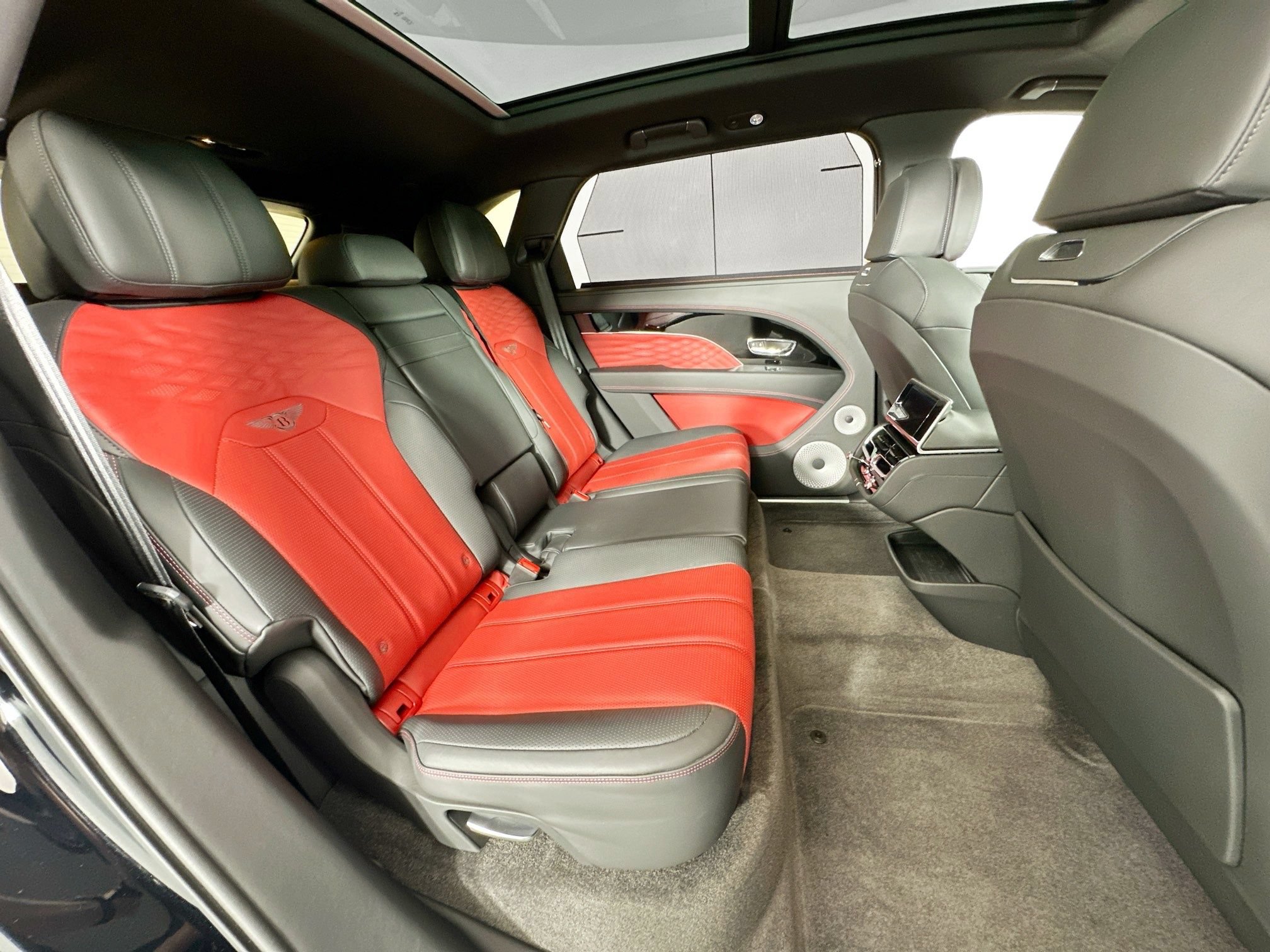 Certified 2024 Bentley Bentayga Extended Wheelbase AWD/4WD image 27