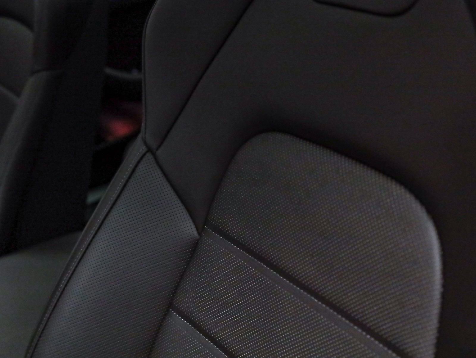 Used 2026 Porsche Panamera 4 image 26