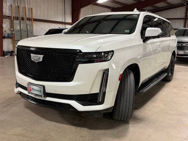 Used 2022 Cadillac Escalade ESV Sport w/ LPO, ONYX Package image 3