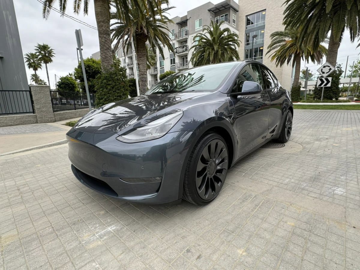 Used 2022 Tesla Model Y Performance AWD/4WD image 3