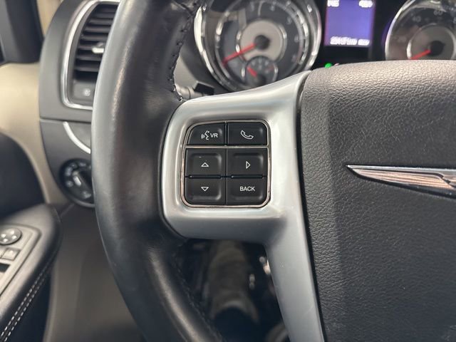 Used 2013 Chrysler Town & Country Touring image 36