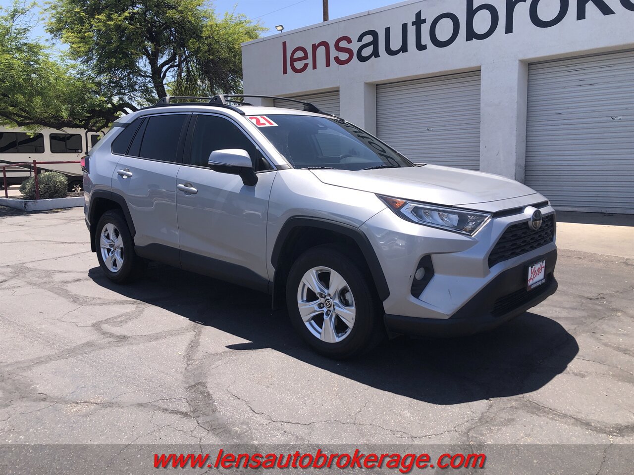 Used 2021 Toyota RAV4 XLE AWD/4WD image 2