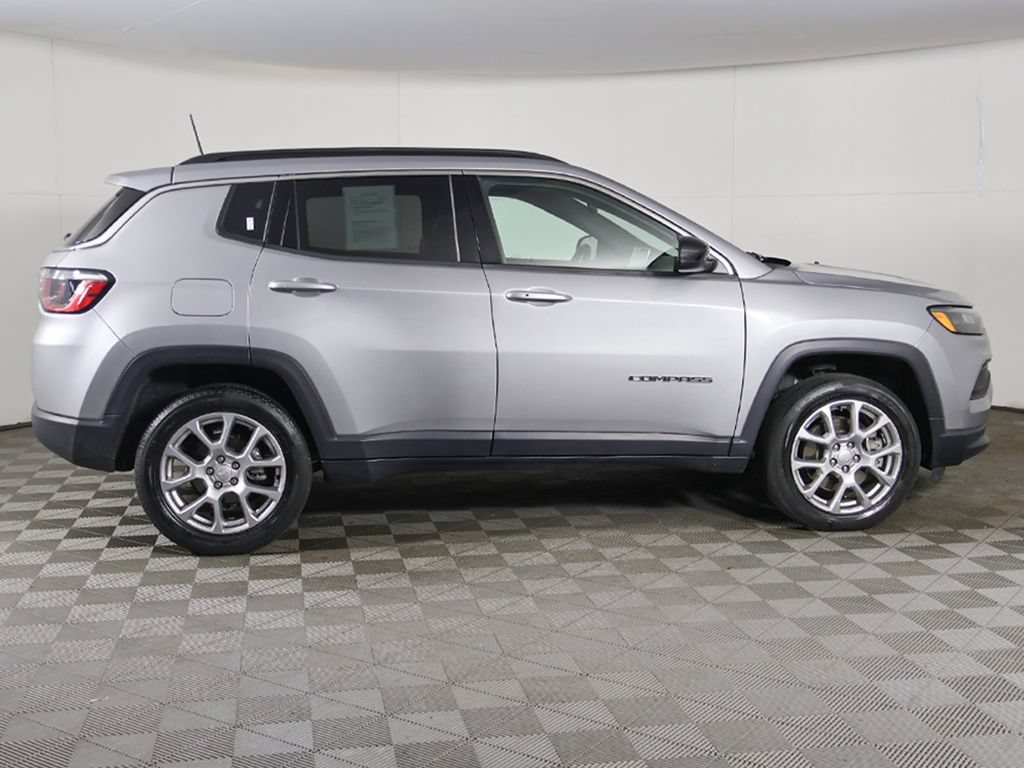 Used 2023 Jeep Compass Latitude AWD/4WD image 16