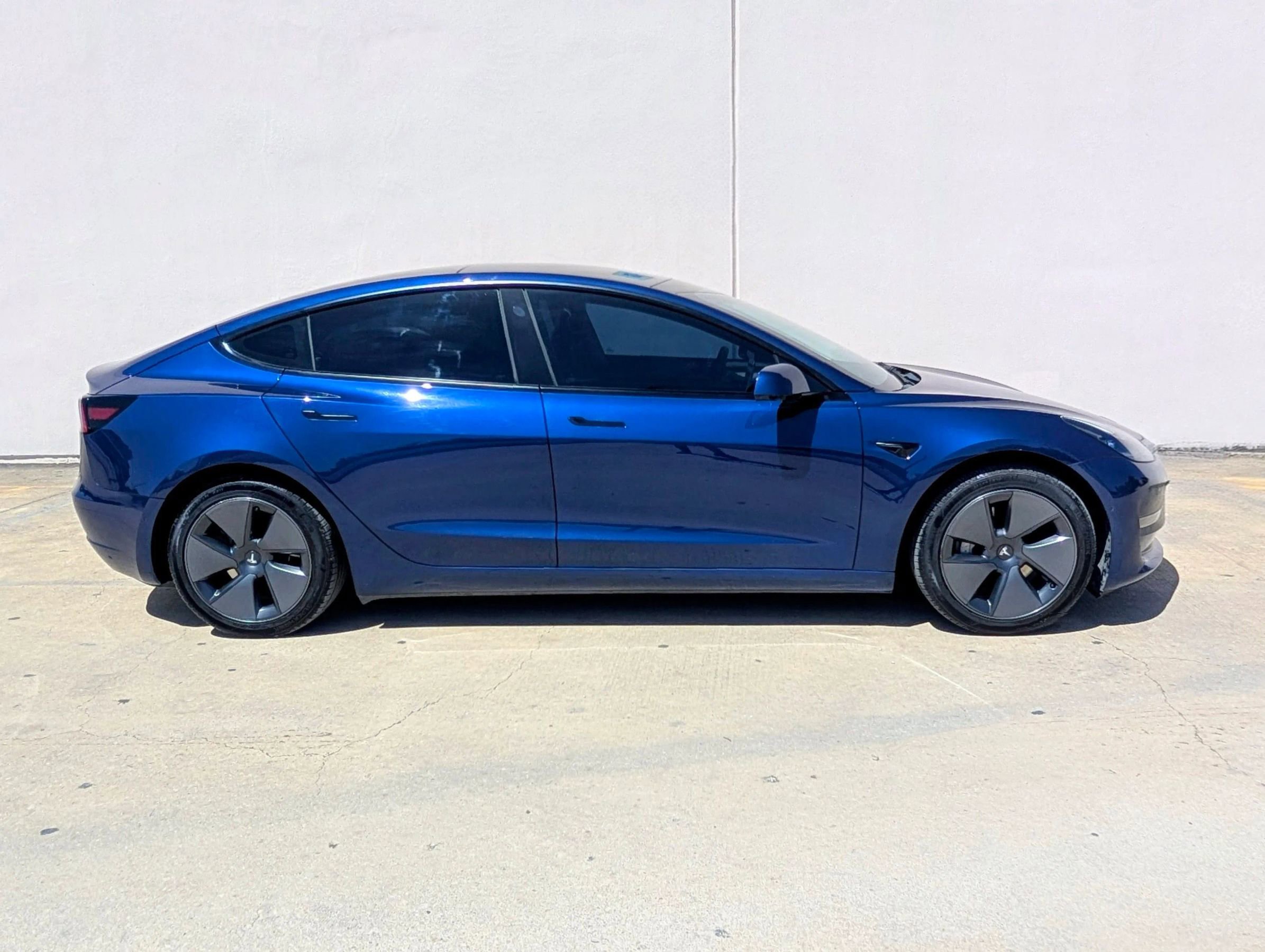 Used 2021 Tesla Model 3 Standard Range Plus image 4