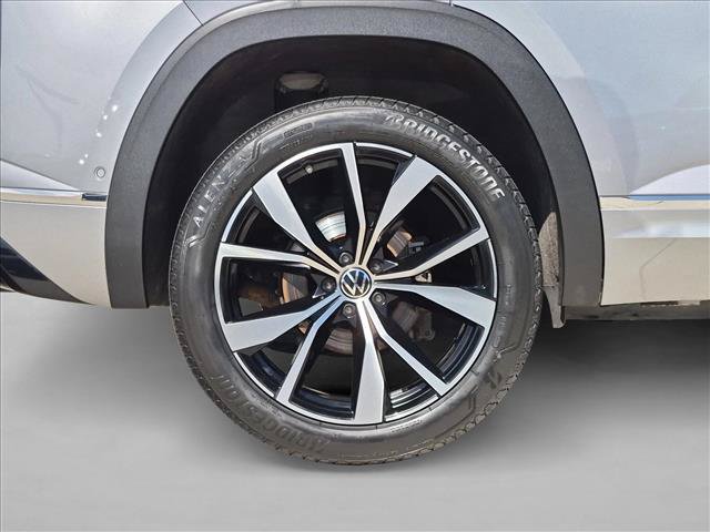 Used 2024 Volkswagen Atlas Cross Sport SEL Premium R-Line AWD/4WD image 26
