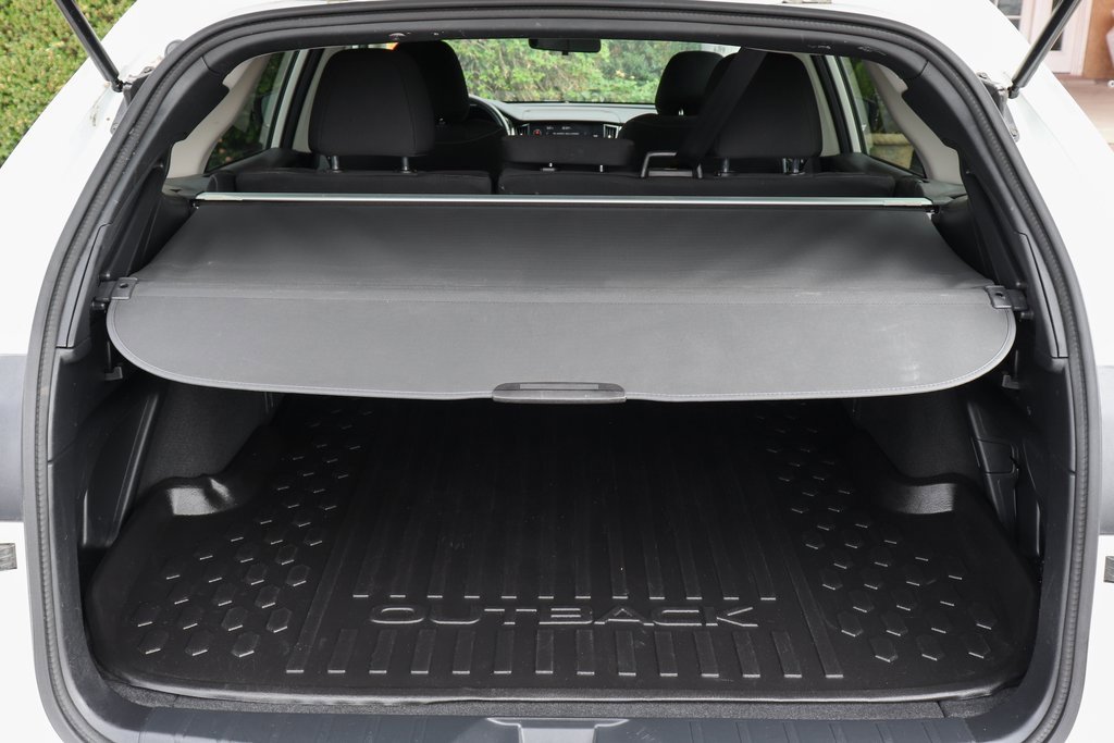 Used 2023 Subaru Outback Premium image 9