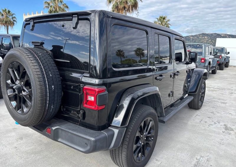 Used 2022 Jeep Wrangler Unlimited Sahara w/ Cold Weather Group AWD/4WD image 3