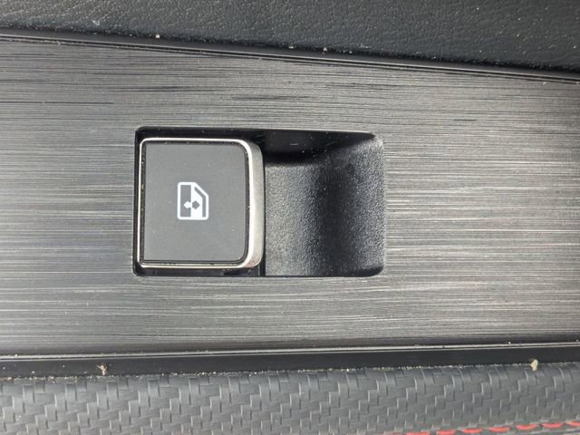 Used 2025 Nissan Kicks SR image 25