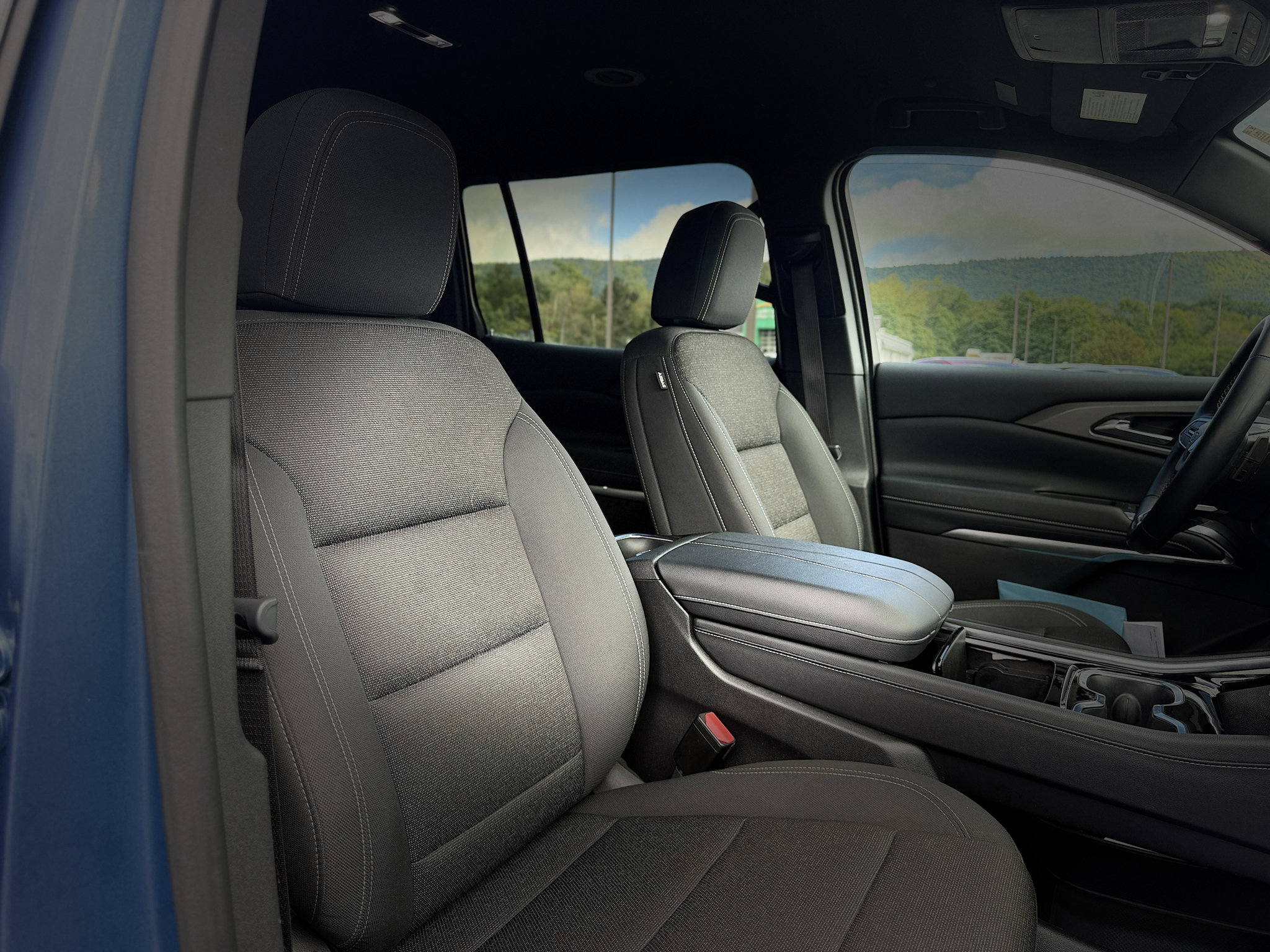 Used 2024 Chevrolet Traverse LS w/ Midnight/Sport Edition AWD/4WD image 27