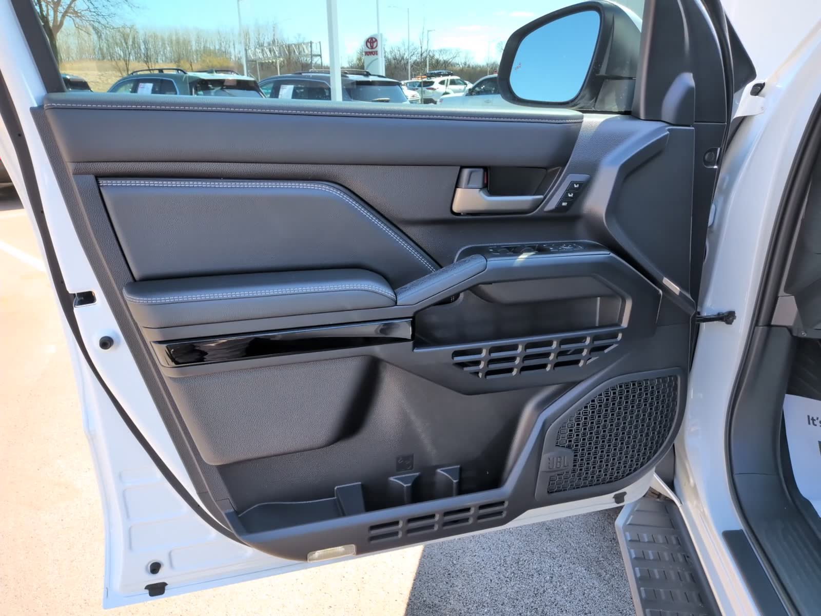 Used 2025 Toyota 4Runner Limited image 15