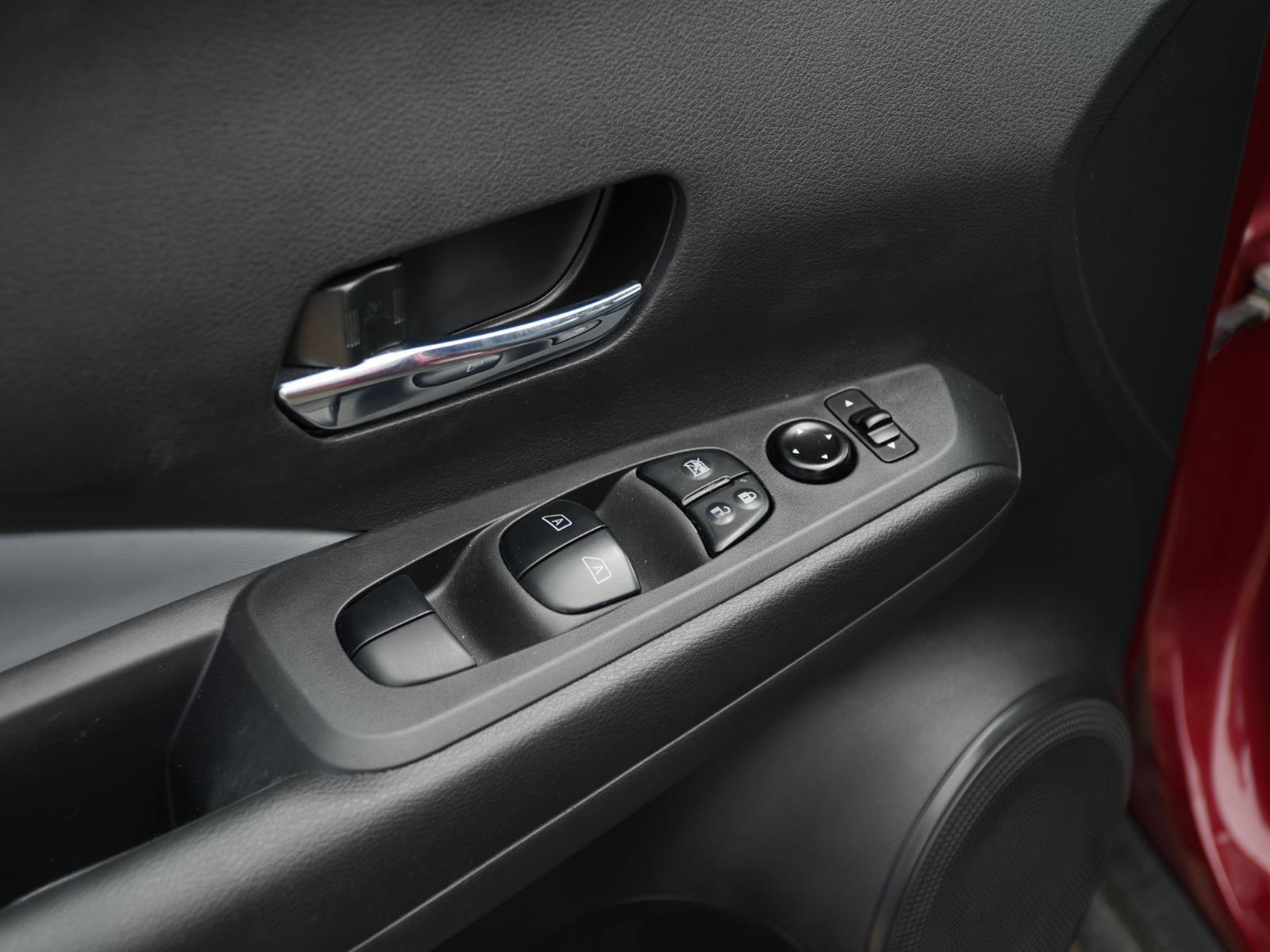 Used 2022 Nissan Kicks SR w/ Premium Package FWD image 11