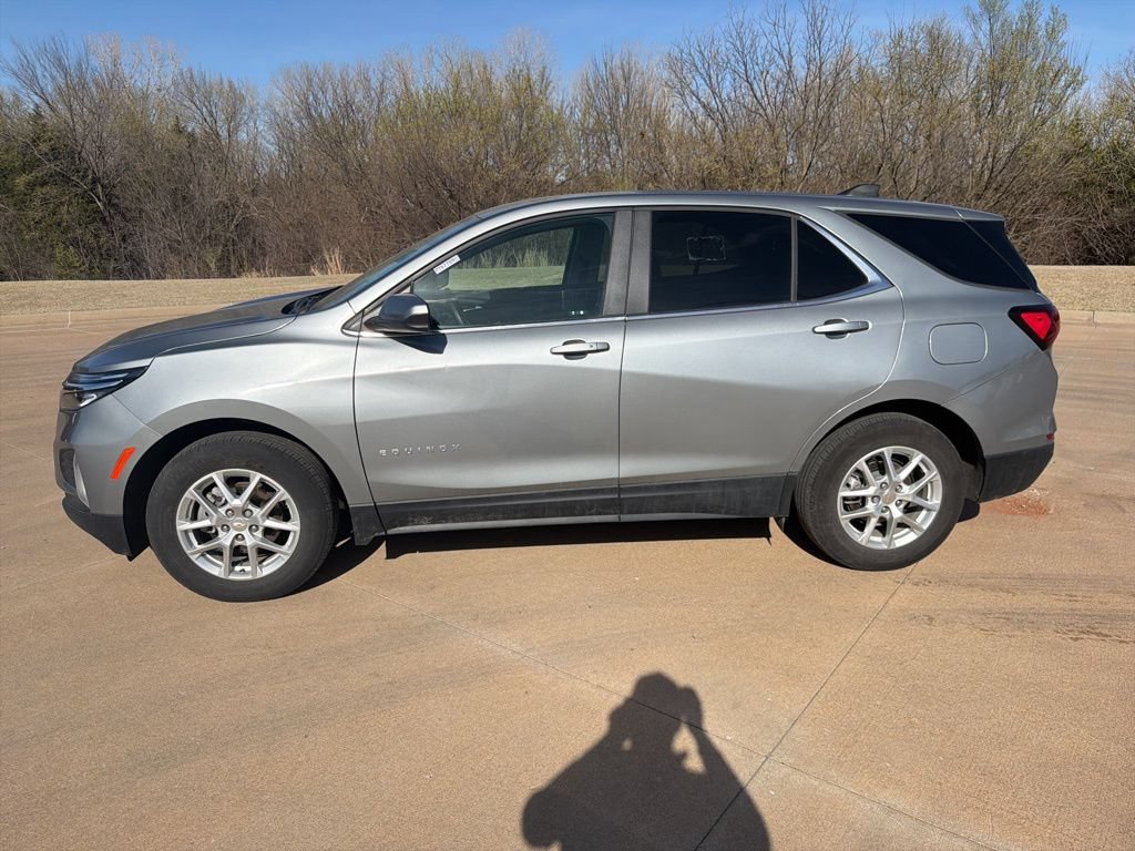 Used 2024 Chevrolet Equinox LT w/ LPO, Floor Liner Package FWD image 2