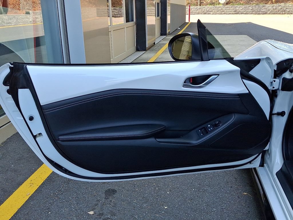 Used 2024 MAZDA MX-5 Miata RF Club RWD image 11