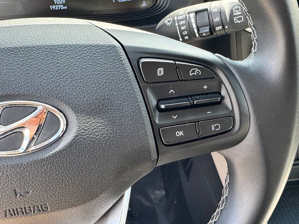 Used 2025 Hyundai Venue SEL FWD image 14