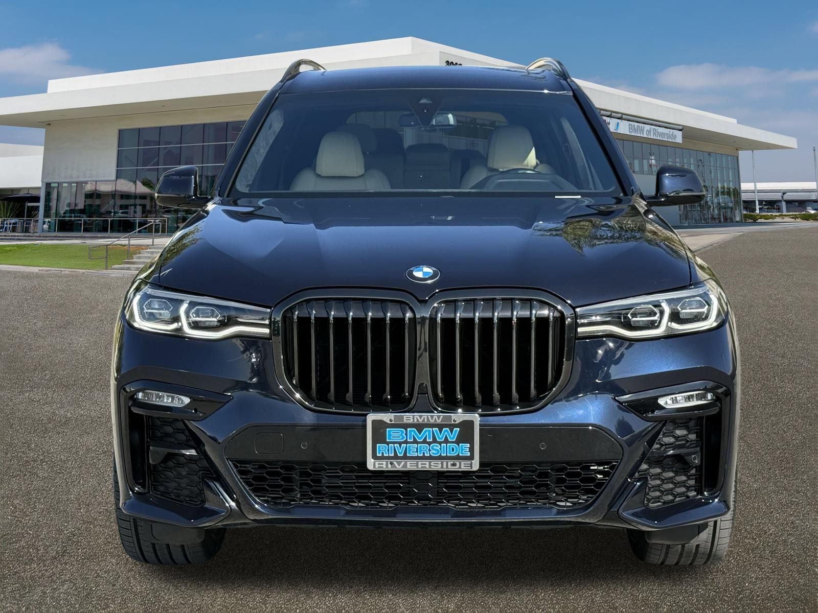 Used 2022 BMW X7 xDrive40i w/ M Sport Package image 3