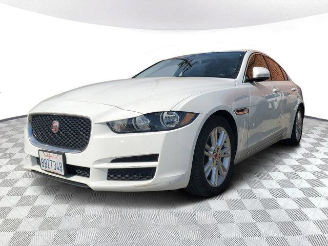 Used 2018 Jaguar XE Premium image 2