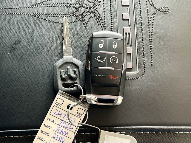 Used 2024 RAM 2500 Limited image 33