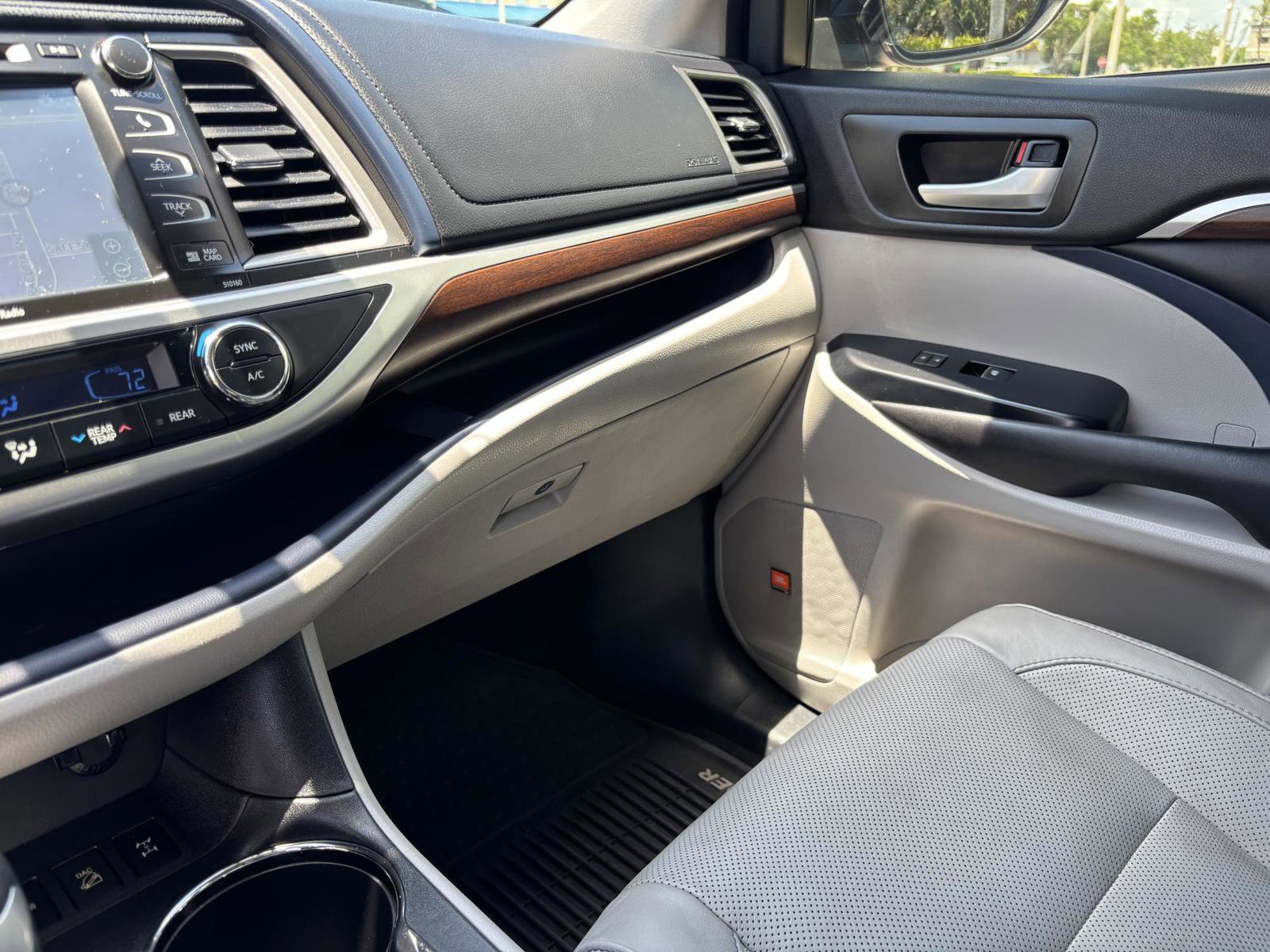 Used 2016 Toyota Highlander Limited Platinum image 22