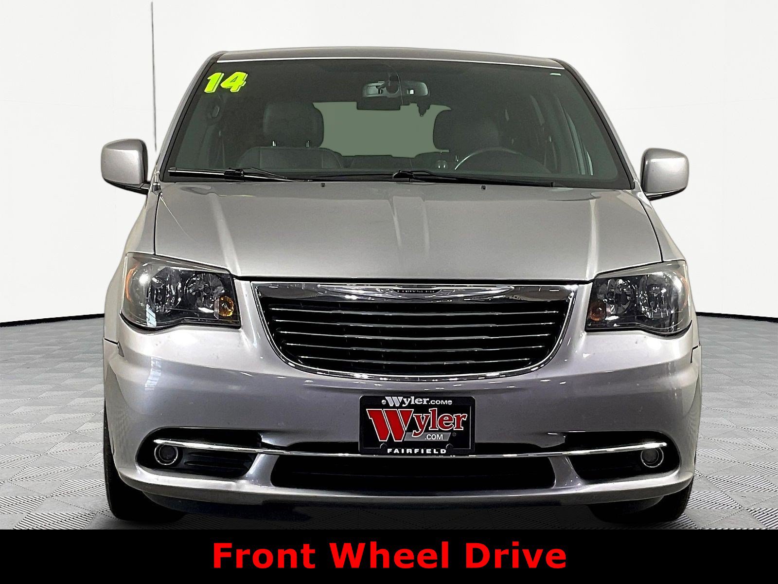 Used 2014 Chrysler Town & Country S FWD image 2