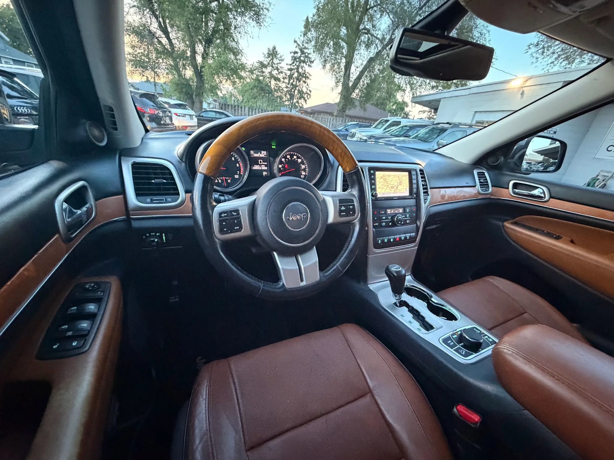 Used 2013 Jeep Grand Cherokee Overland AWD/4WD image 29