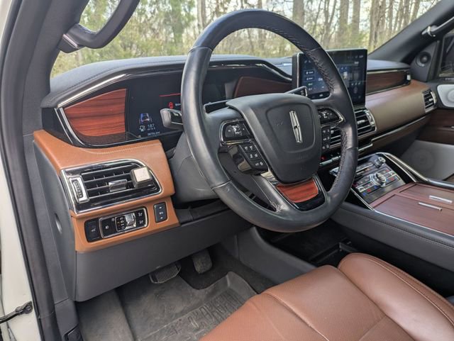 Used 2024 Lincoln Navigator Reserve image 13