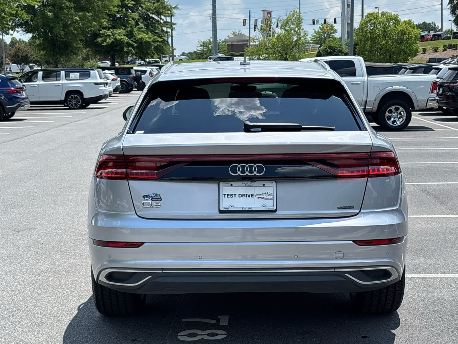 Used 2022 Audi Q8 Premium AWD/4WD image 6