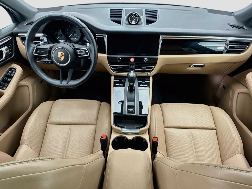 Certified 2025 Porsche Macan AWD/4WD image 15