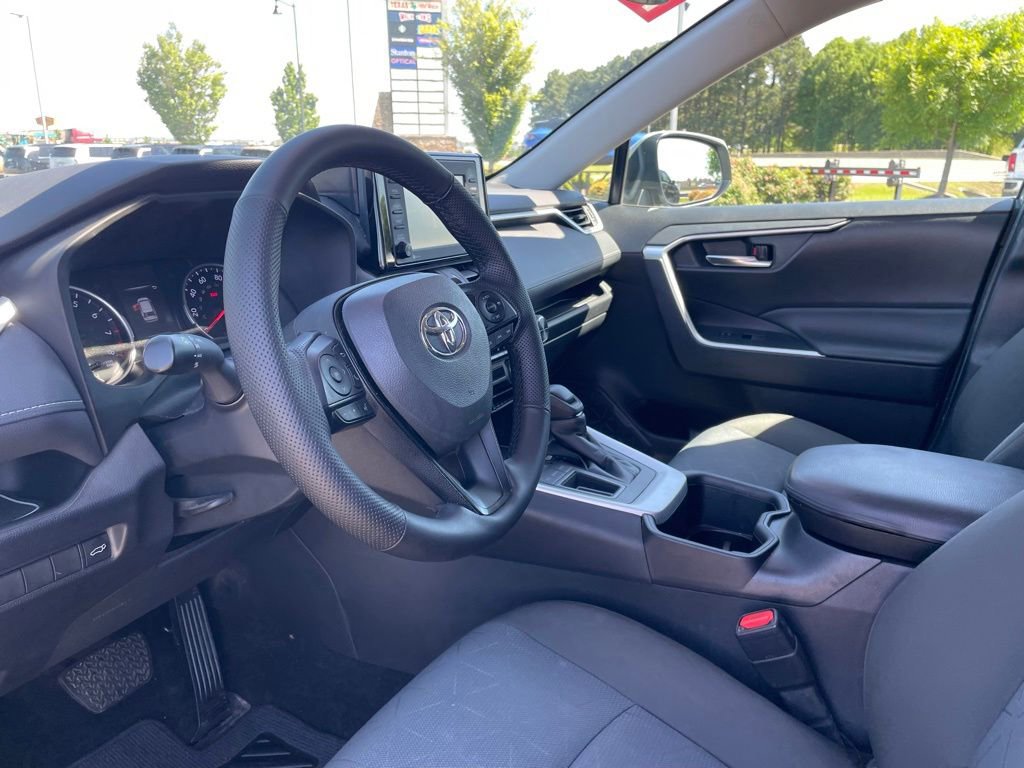 Used 2022 Toyota RAV4 XLE w/ Convenience Package FWD image 9