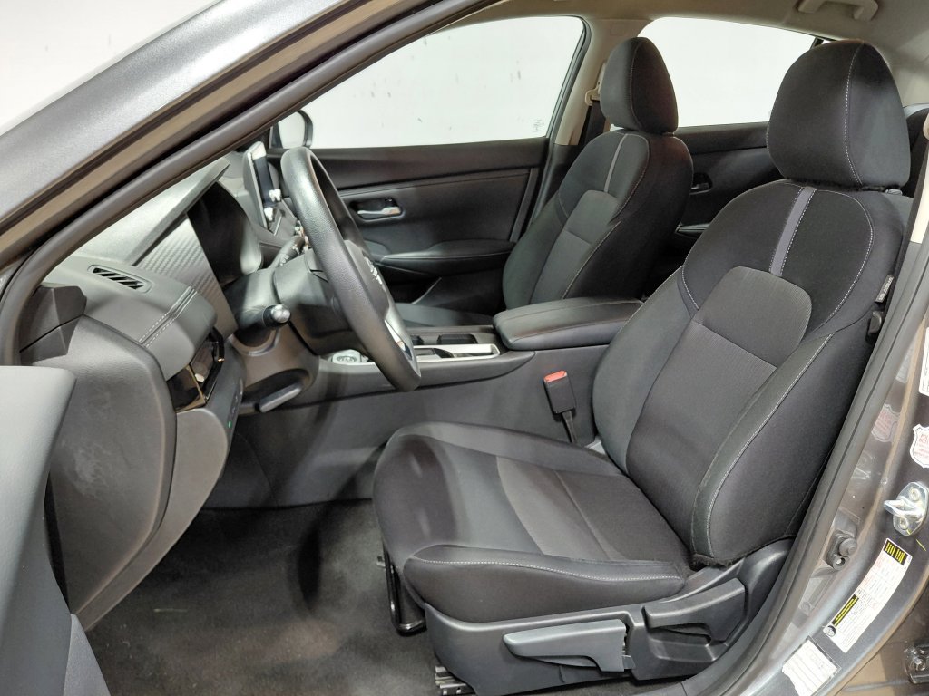 Used 2025 Nissan Sentra SV FWD image 3