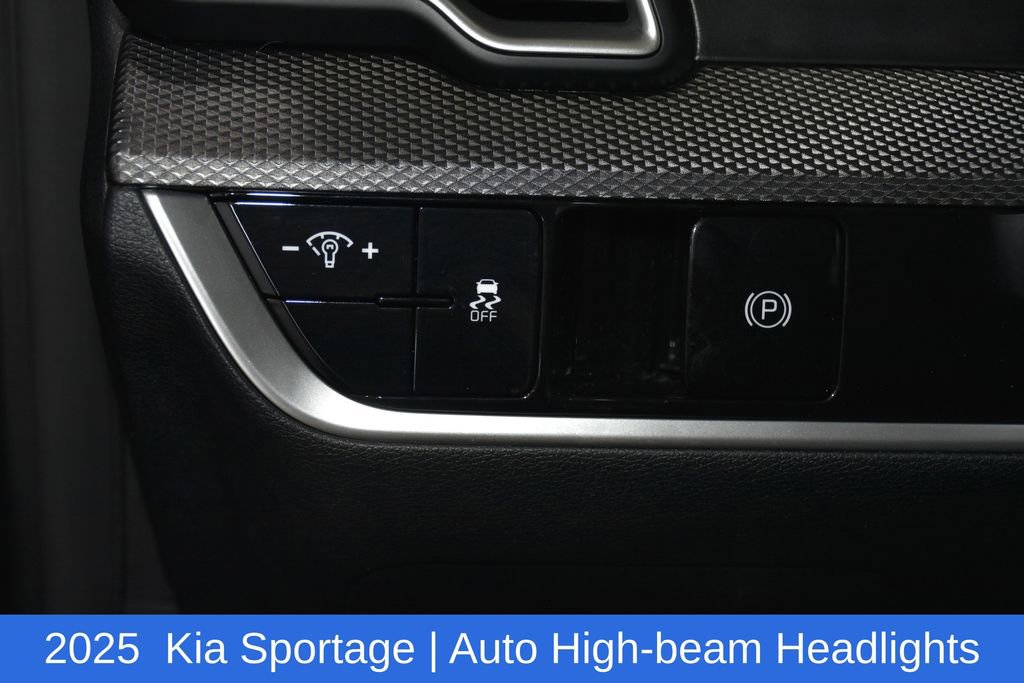 Used 2025 Kia Sportage LX image 10