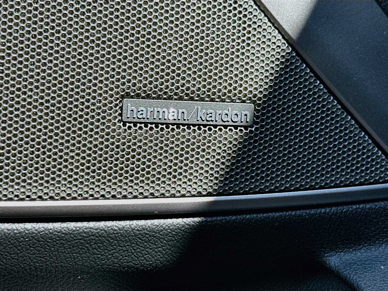 Used 2022 BMW M3 Competition w/ M Carbon Exterior Package AWD/4WD image 19