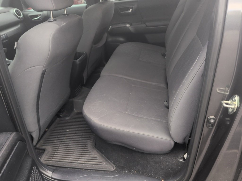 Used 2017 Toyota Tacoma TRD Off-Road image 10