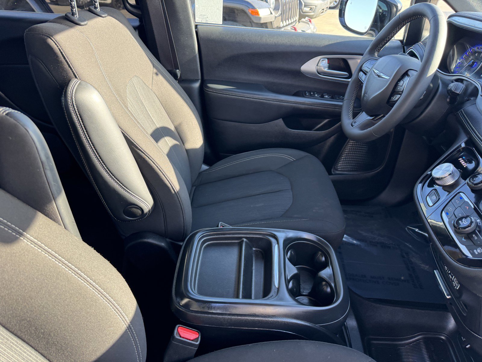 Used 2024 Chrysler Pacifica Touring image 8