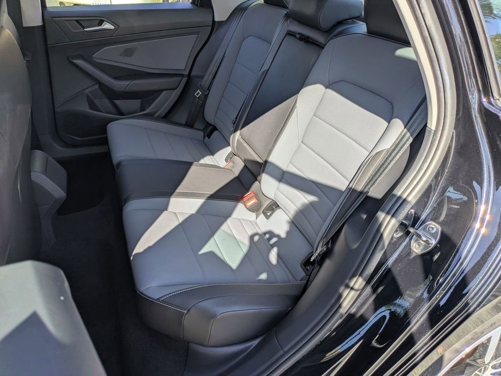 Used 2025 Volkswagen Jetta SE image 26
