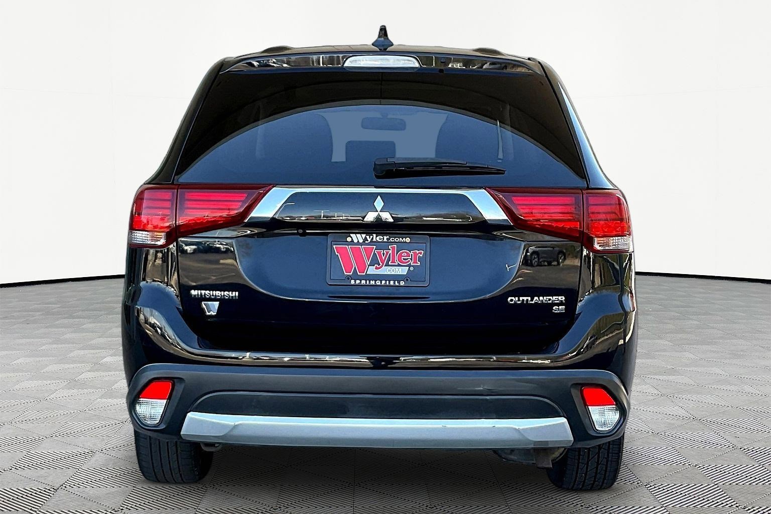 Used 2017 Mitsubishi Outlander SE image 5