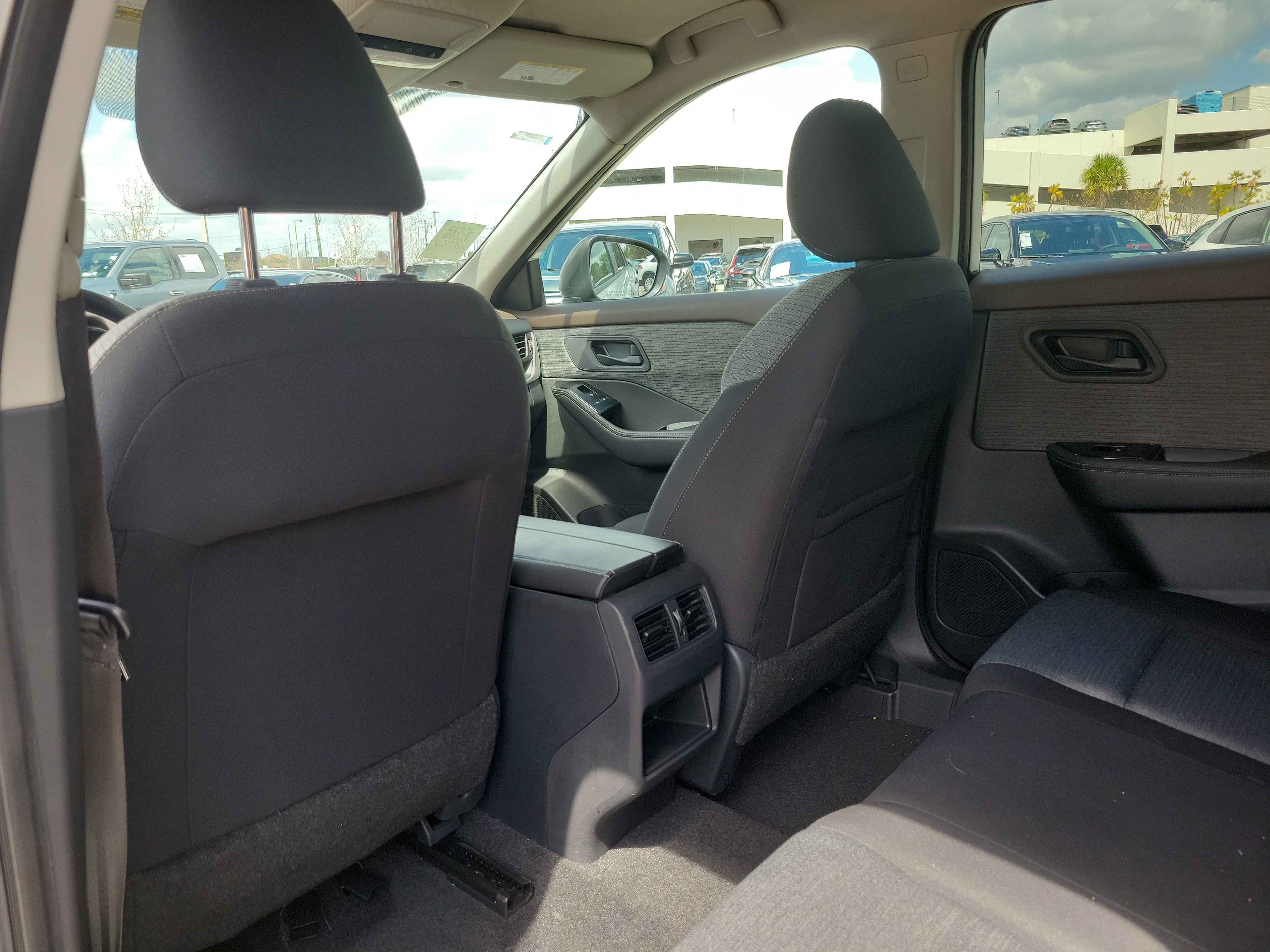 Used 2022 Nissan Rogue S image 13